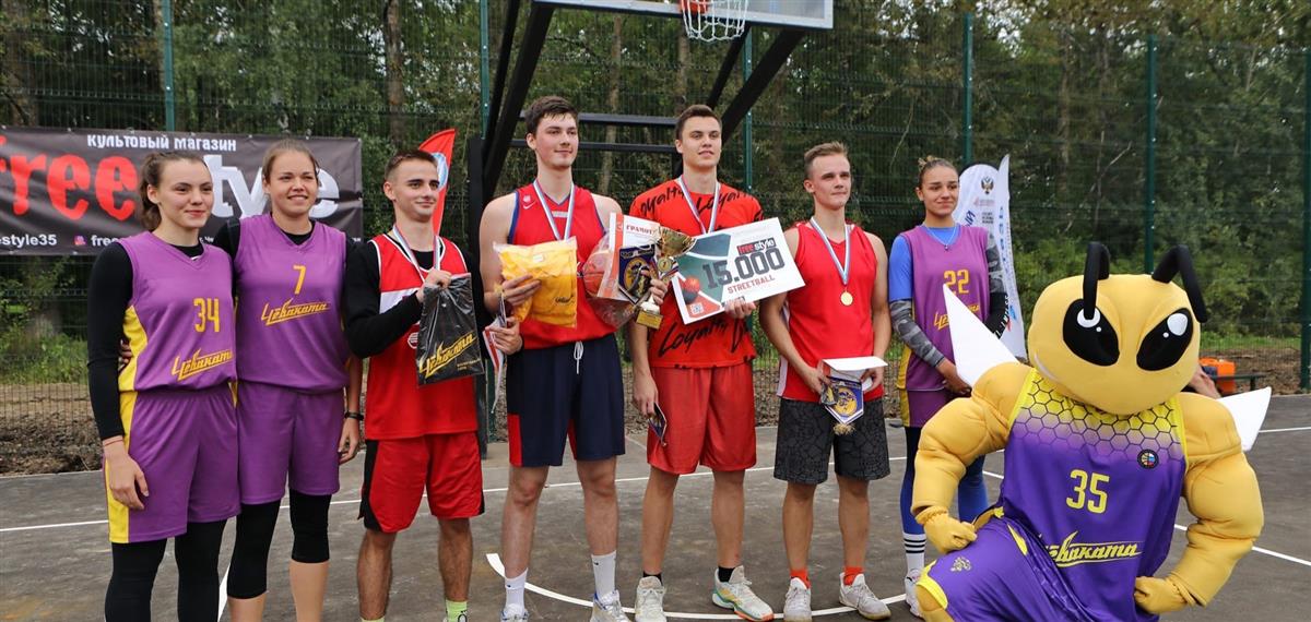 Бульдоги-ВоГУ приняли участие в открытии Центра уличного баскетбола в Вологде